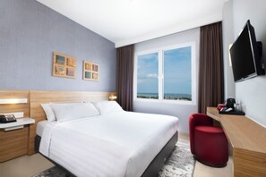 Kamar Deluks | Minibar, brankas, meja kerja, dan kedap suara
