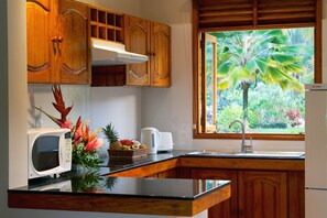 Villa, 1 habitación | Cocina privada | Refrigerador con congelador, microondas y parrilla de estufa