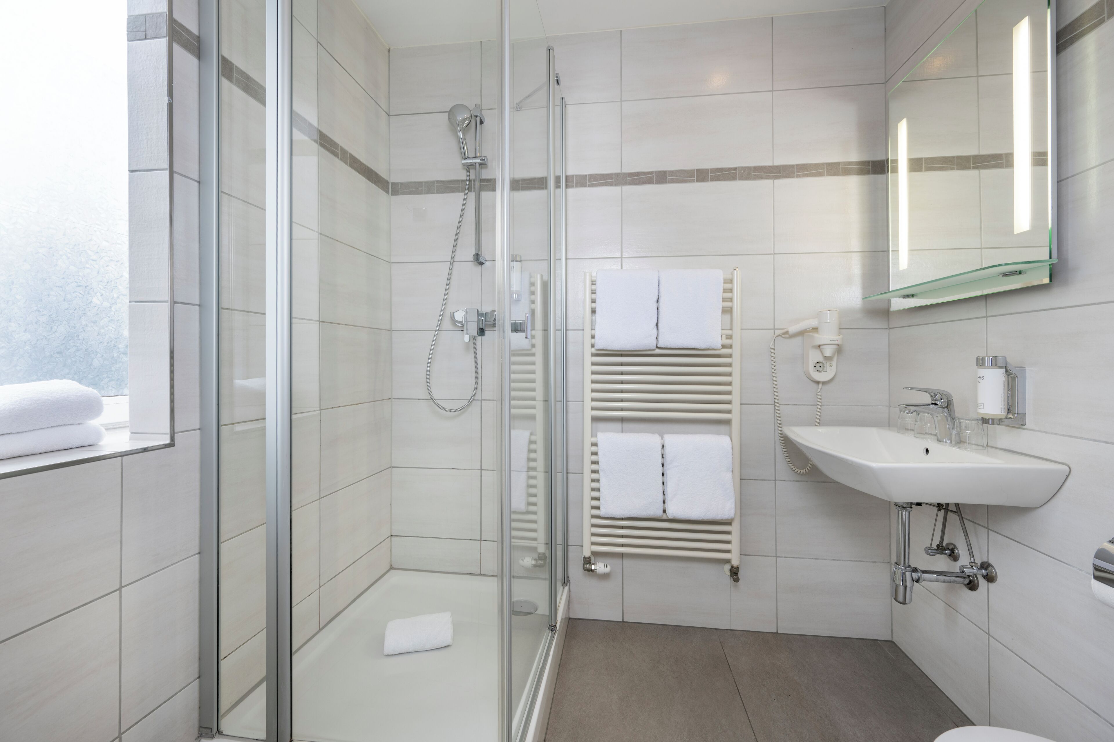 superior room, balcony | bathroom | shower, hair dryer, towels