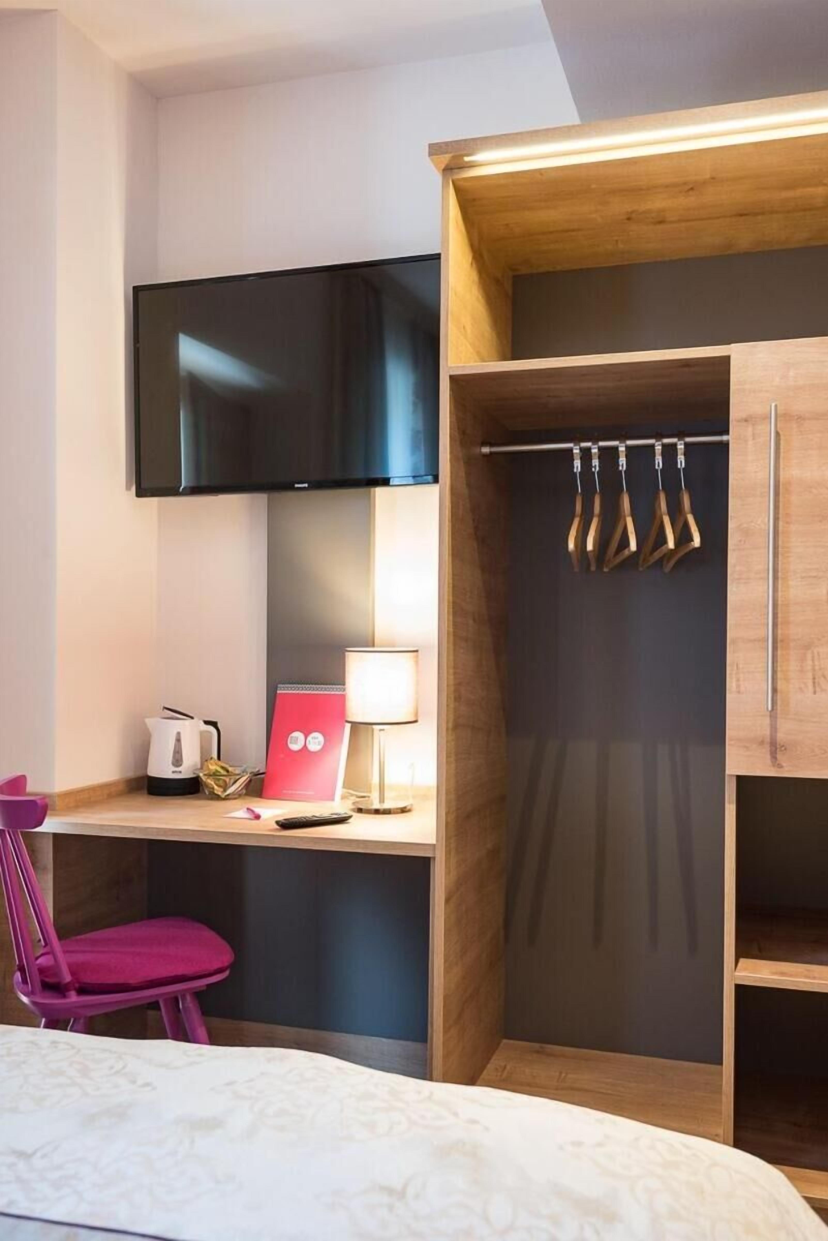 1 bedroom, premium bedding, in-room safe, desk