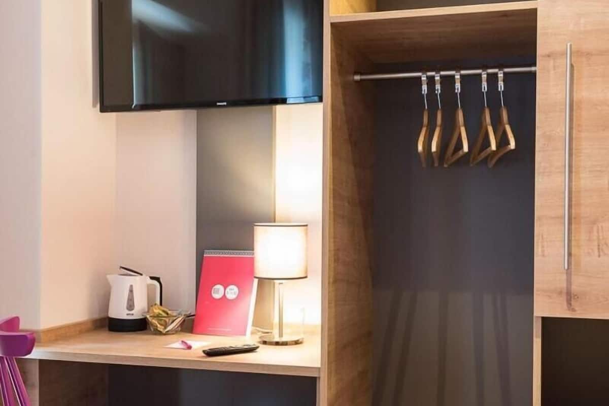 1 bedroom, premium bedding, in-room safe, desk