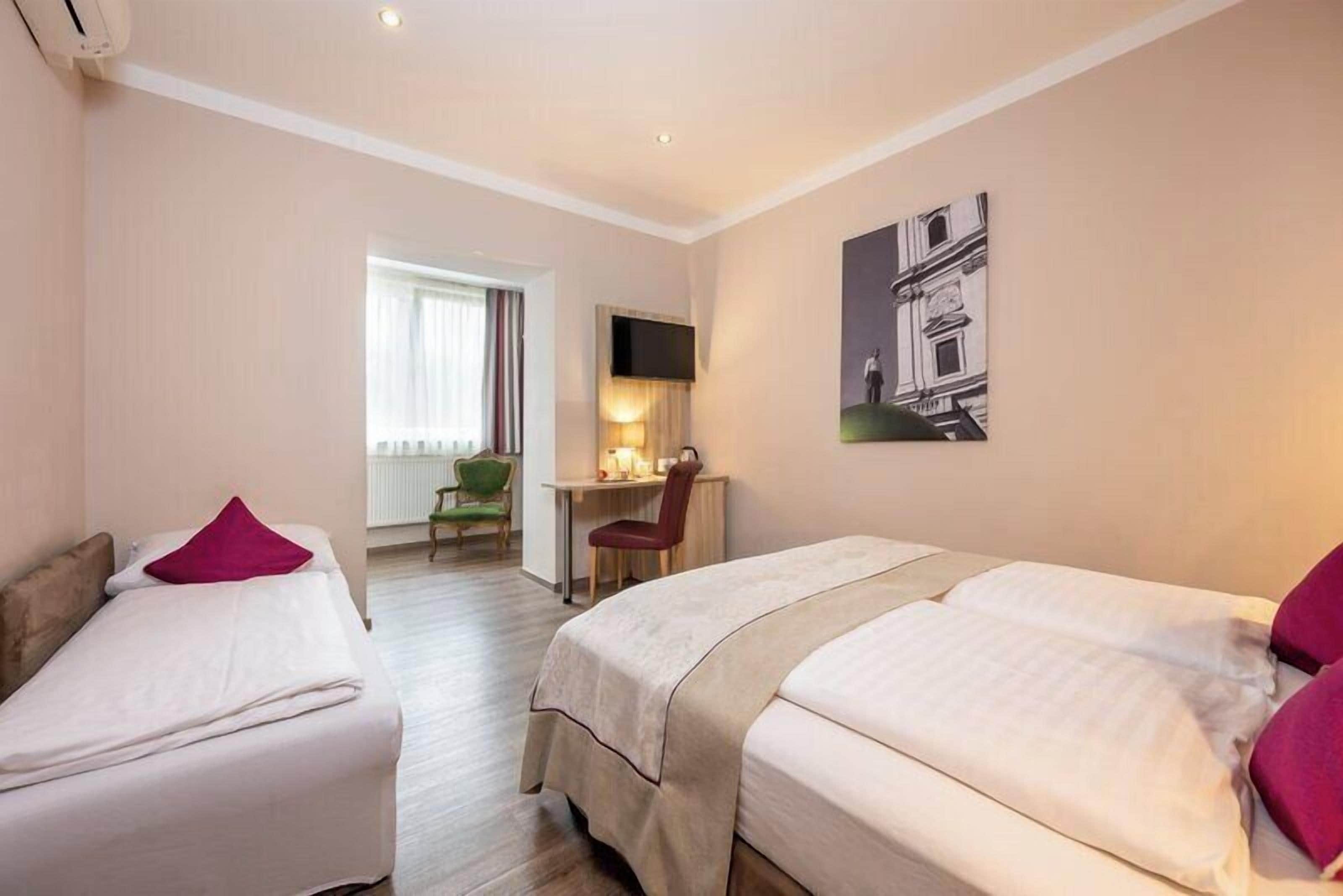 junior comfort plus | 1 bedroom, premium bedding, in-room safe, desk