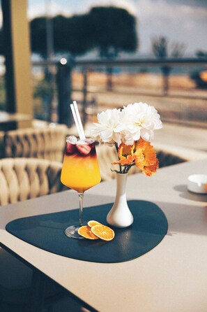 Café da manhã feito na hora grátis todos os dias