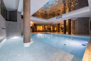 Una piscina techada