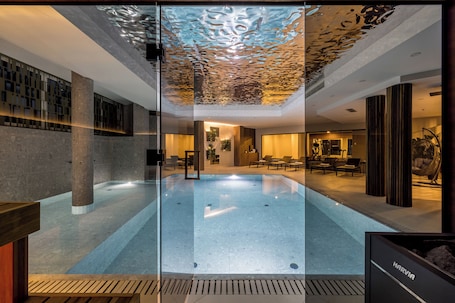 Una piscina techada
