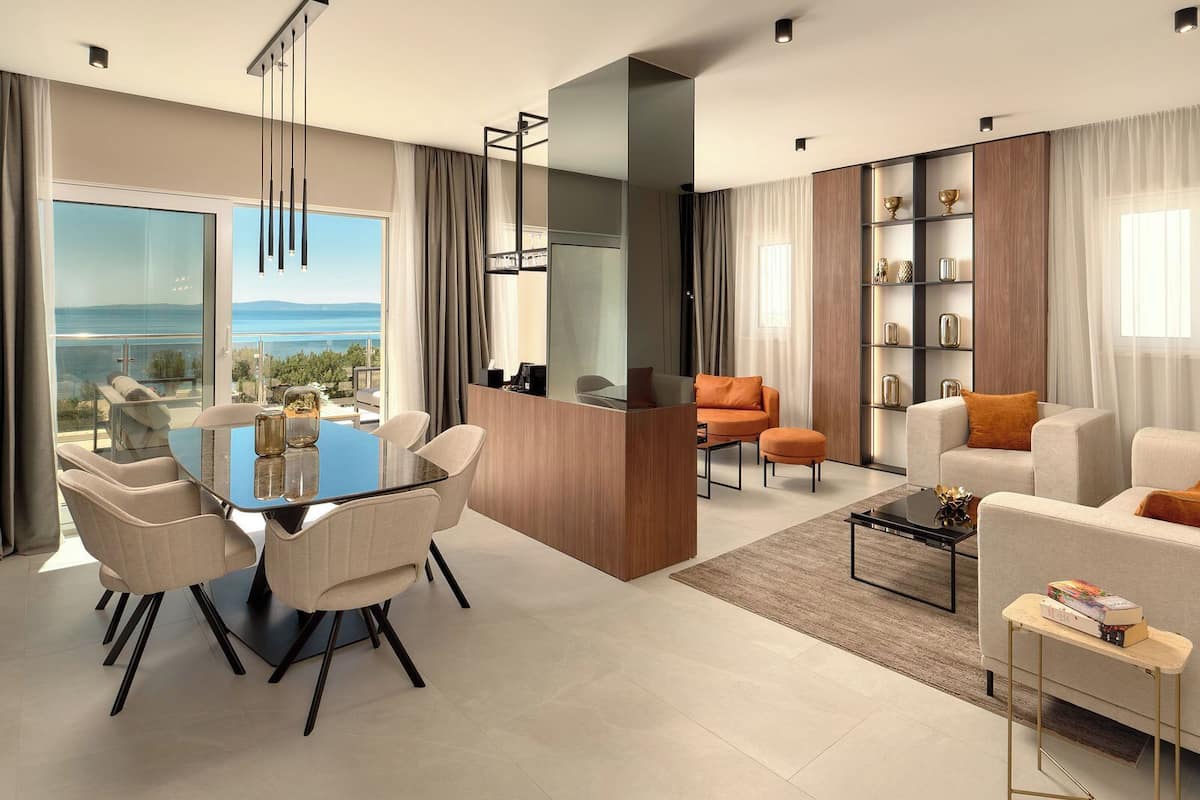 Penthouse with terrace and sea view | Woonruimte | Een smart-tv