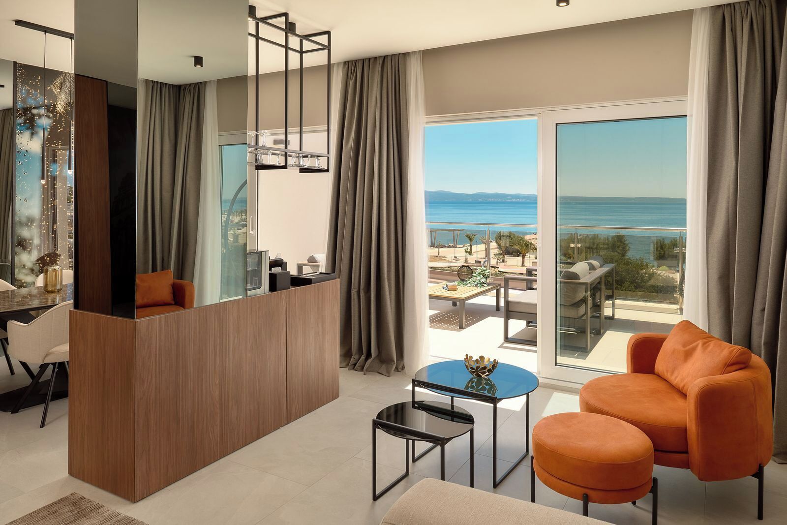 Penthouse with terrace and sea view | Living area | Smart TV