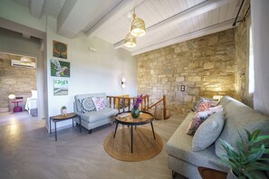 Exclusive Villa, 4 Bedrooms | Living area