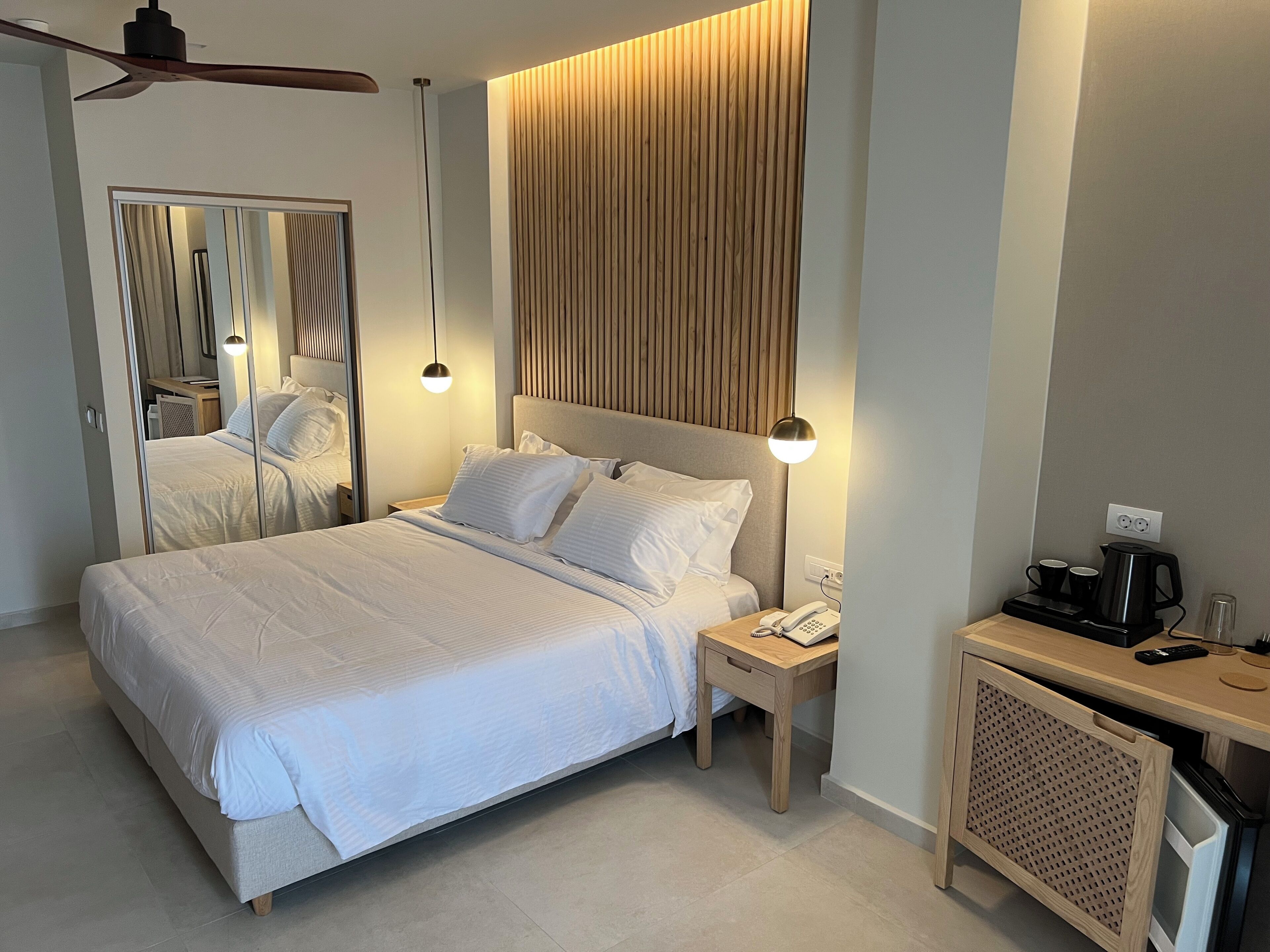 Hypo-allergenic bedding, minibar, in-room safe, soundproofing