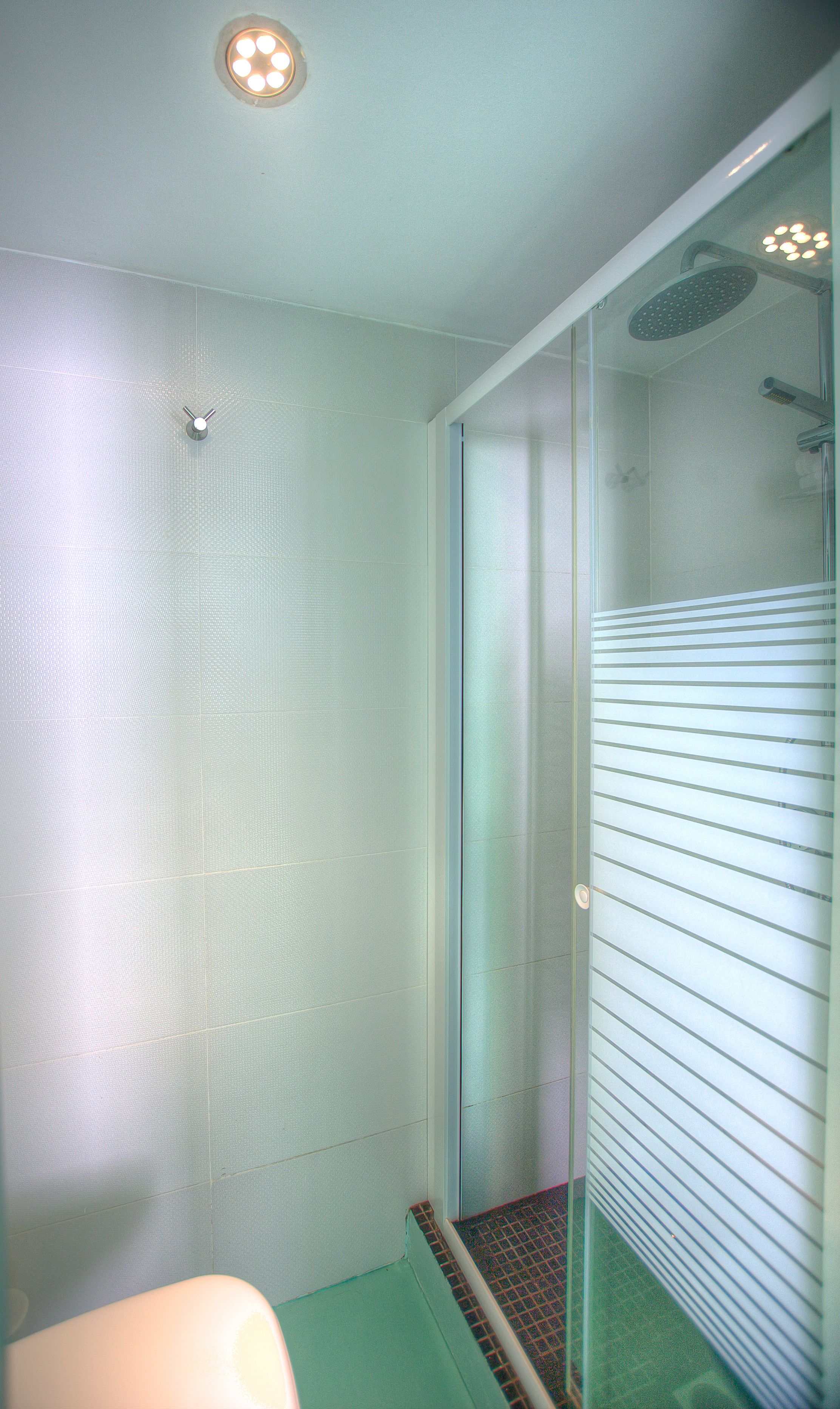Standard Double Room | Bathroom | Shower, free toiletries, hair dryer, towels