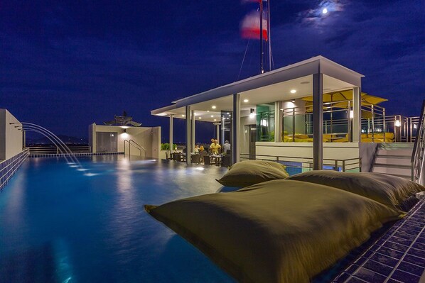 Rooftop pool - BTR Suites Hotel (Rawai)