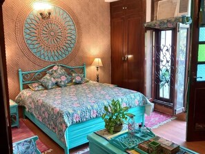 Superior Room | 4 bedrooms, Egyptian cotton sheets, down comforters, in-room safe - On The House - Bed and Breakfast (New Delhi)
