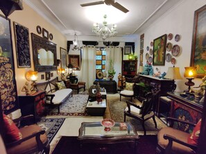 Flat-screen TV - On The House - Bed and Breakfast (New Delhi)