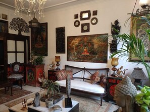 Flat-screen TV - On The House - Bed and Breakfast (New Delhi)