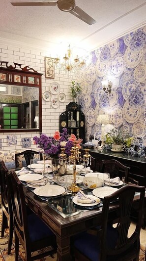 Dining room - On The House - Bed and Breakfast (New Delhi)