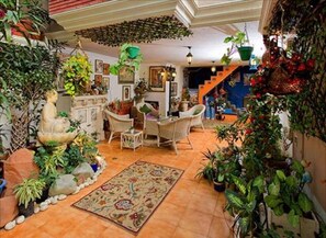 Reception - On The House - Bed and Breakfast (New Delhi)