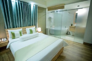 Luxury Suite | Minibar, in-room safe, desk, free WiFi - Thuy Sakura Hotel & Serviced Apartment (Ho Chi Minh City)