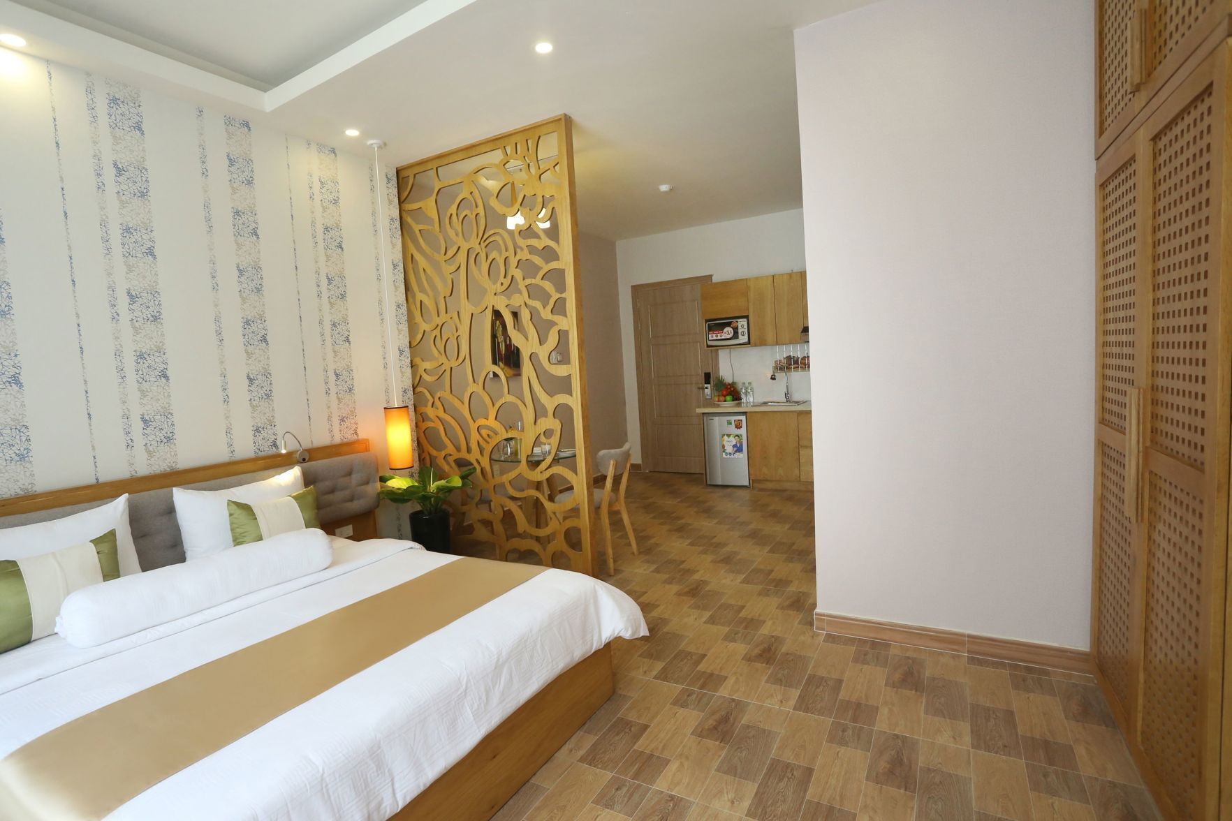 Minibar, in-room safe, desk, free WiFi