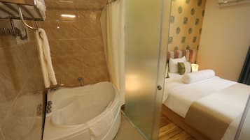 Minibar, in-room safe, desk, free WiFi