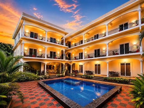 Morjim Sunset Hotel - 300 Meter to Morjim Beach with Pool & Kitchen Apartments