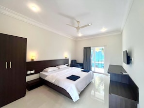 Front of property - Morjim Sunset Hotel - 300 Meter to Morjim Beach with Pool & Kitchen Apartments (Morjim)
