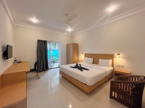 高级房, 1 张特大床, 阳台 | 记忆海绵床垫、遮光窗帘、免费 WiFi、床单