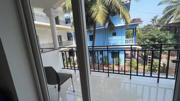 Premium Room, 1 King Bed, Balcony | Balcony