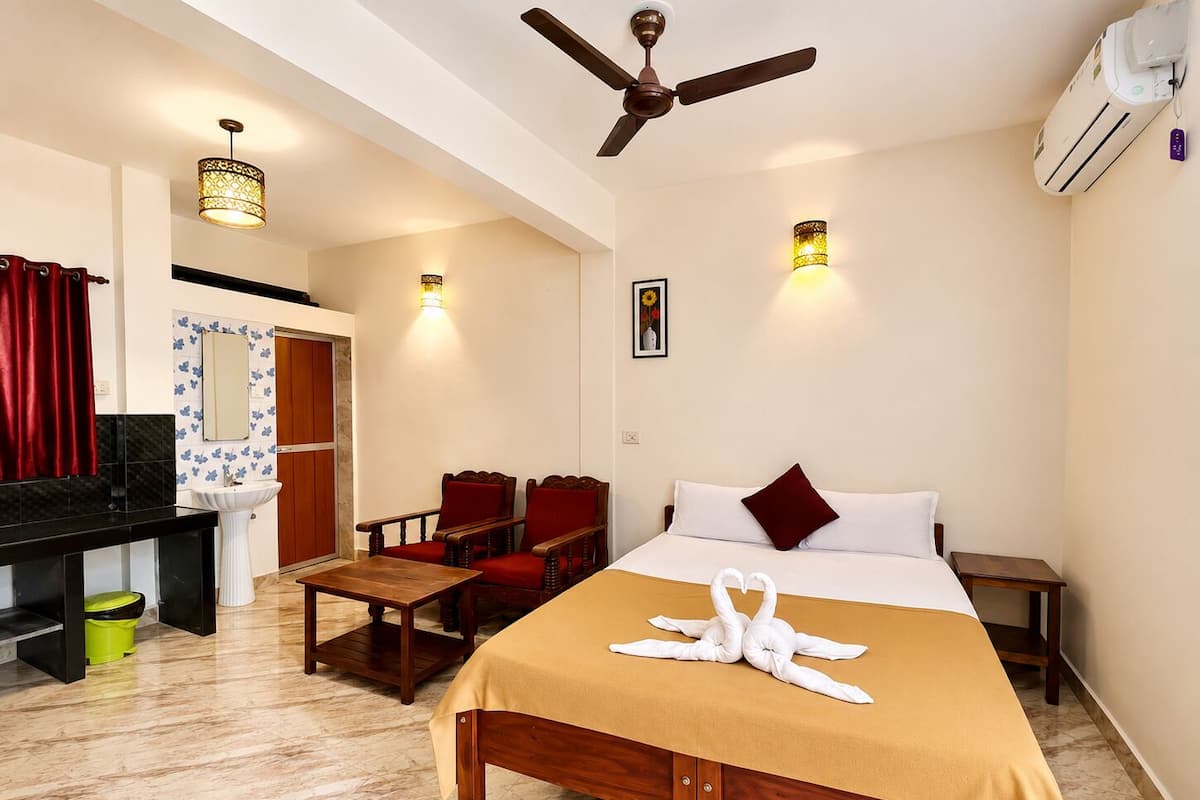 Standard Room, 1 Double Bed, Private Bathroom | Memory foam beds, blackout drapes, soundproofing, WiFi (free)