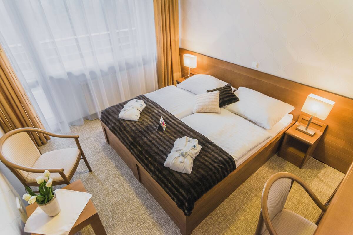 minibar, in-room safe, desk, rollaway beds