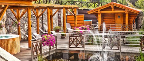 Sauna, hot tub, steam room, body treatments, hydrotherapy, aromatherapy