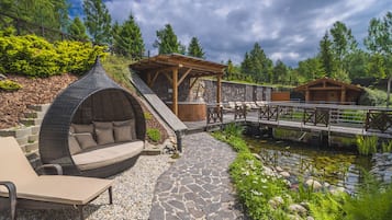 Bañera de hidromasaje al aire libre