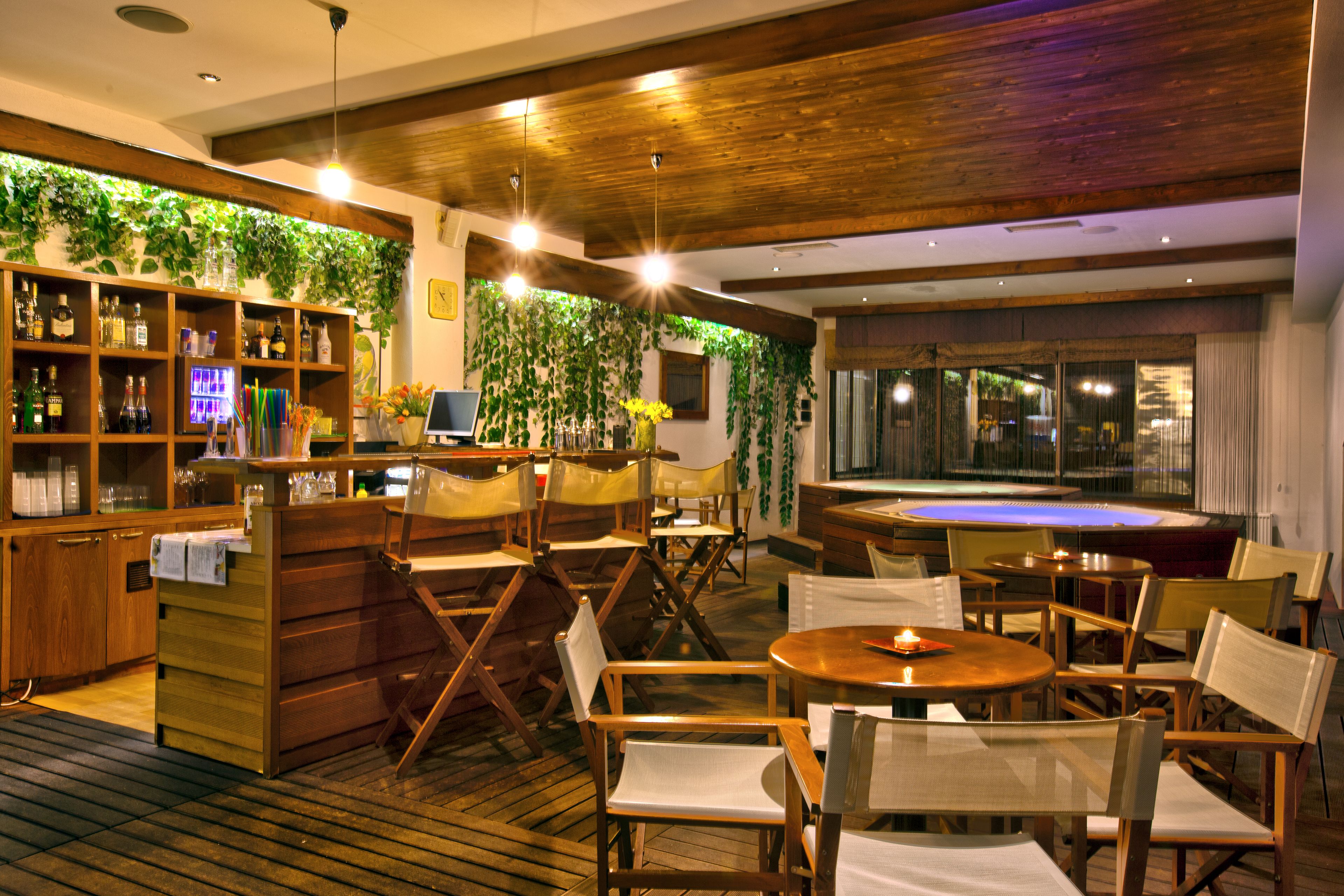 Sauna, bain à remous, hammam, soins corporels, soins d'hydrothérapie