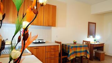 Apartamento, 1 quarto | Cozinha americana privada | Geladeira, cooktop, cafeteira/chaleira, chaleira elétrica