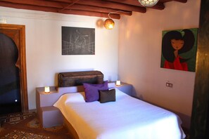 Ropa de cama de alta calidad y minibar 