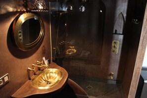 Free toiletries, hair dryer, towels - Hotel la Boheme (Cáceres)