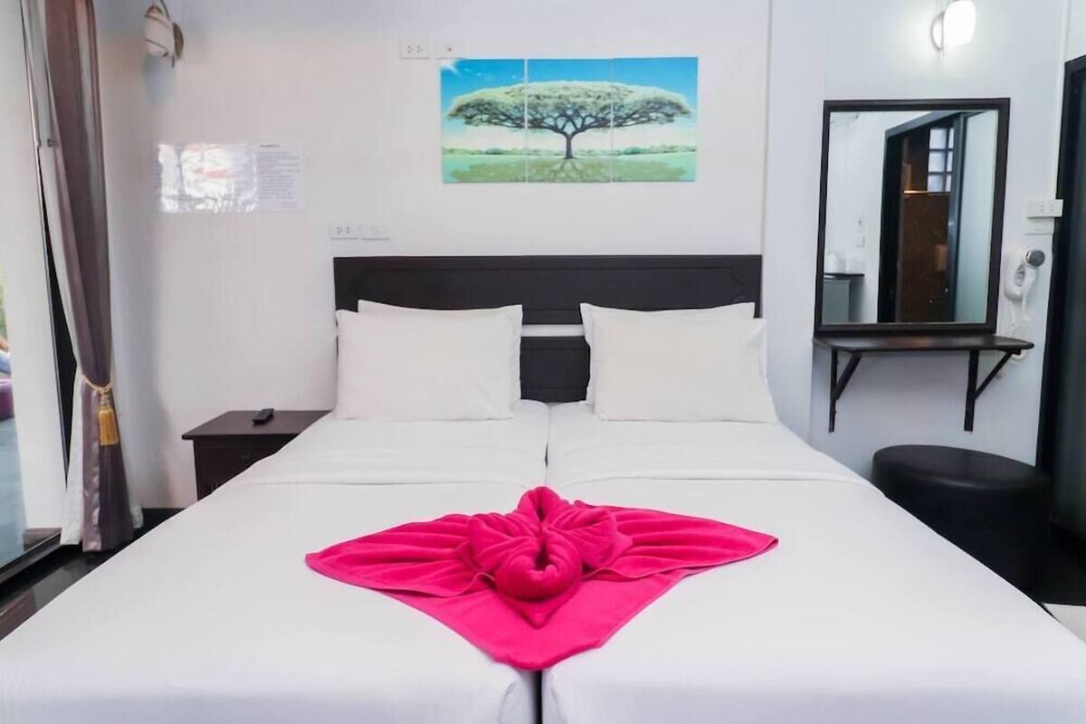 In-room safe, desk, WiFi (free)