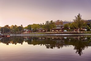 Façade de l’hébergement - soirée/nuit