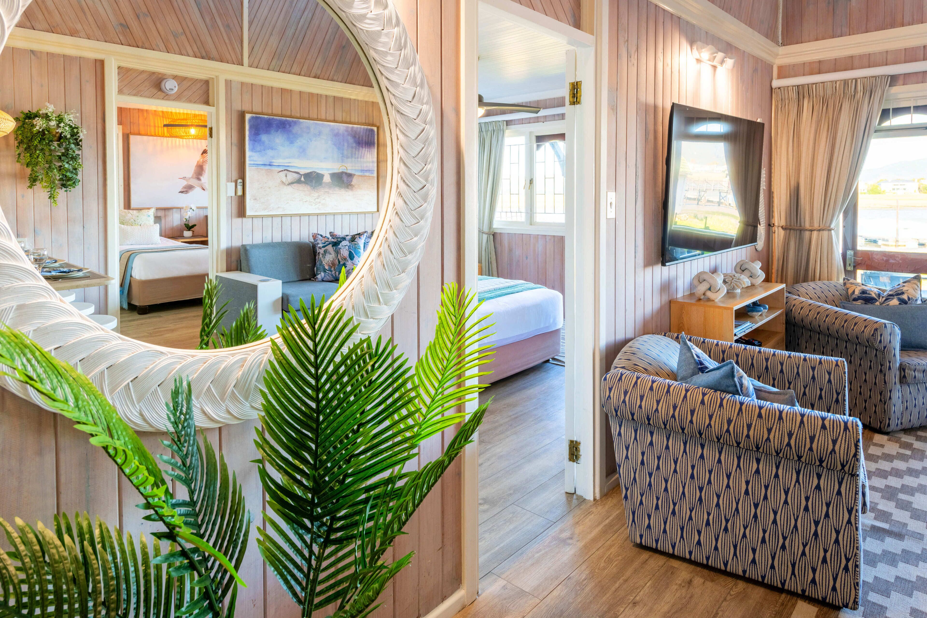 2 Bedroom Lagoon View Family Superior Chalet 04 | Living area