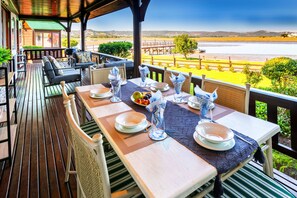 2 Bedroom Lagoon View Family Superior Chalet 04 | Terrace/patio