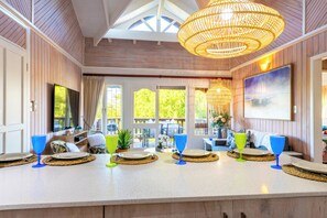 2 Bedroom Lagoon View Family Chalet 09 | Vue de la chambre