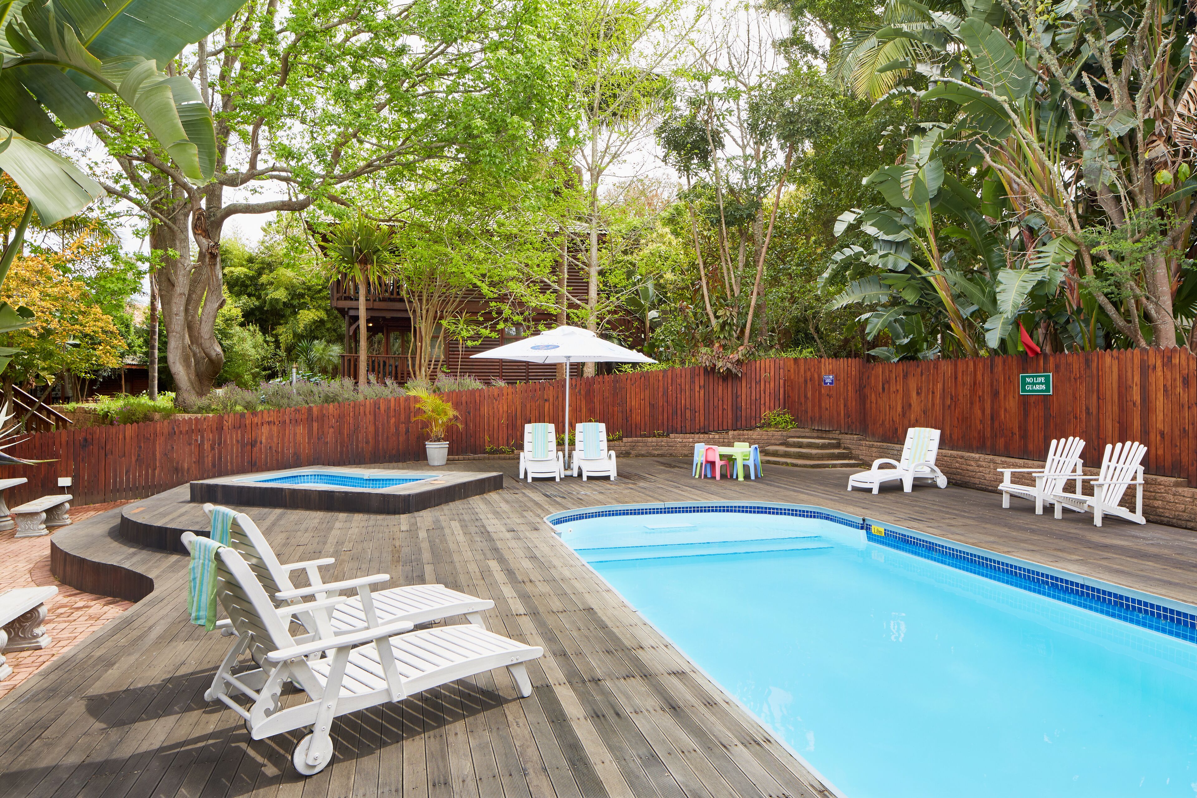 Sesongbasert utendørsbasseng