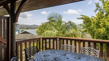 2 Bedroom Lagoon View Family Chalet 20 | Terrasse/Patio
