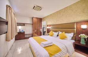 Family Room | 1 bedroom, desk, iron/ironing board, free WiFi