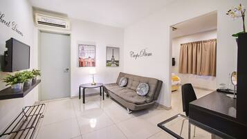 Family Room | 1 bedroom, desk, iron/ironing board, free WiFi