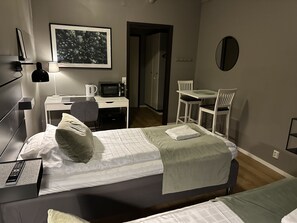 Comfort kamer, 1 twee- of 2 eenpersoonsbedden (Private bathroom) | Luxe beddengoed, een strijkplank/strijkijzer, gratis wifi, beddengoed