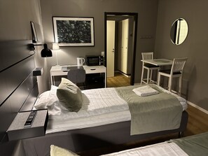 Comfort Double or Twin Room (Private bathroom) | Premium bedding, iron/ironing board, free WiFi, bed sheets
