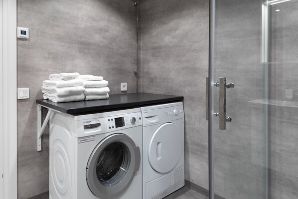 Comfort Apartment, 3 Bedrooms | Premium bedding, iron/ironing board, free WiFi, bed sheets