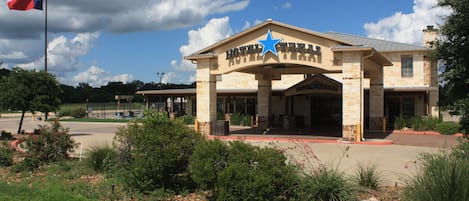 Fachada de la propiedad