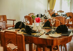 Breakfast, lunch and dinner served - Hotel Glendower (Nuwara Eliya)