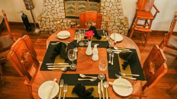 Breakfast, lunch, dinner served; Chinese cuisine, garden views